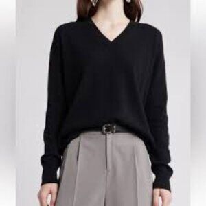 Banana Republic 100% Cashmere Sweater V-neck  Black petite size Small/Medium